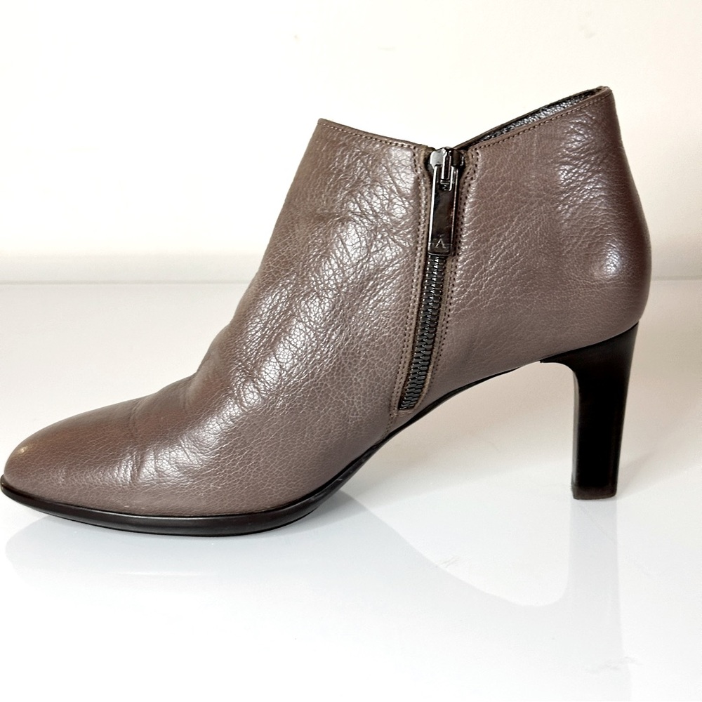 Aquatalia Italian Taupe Leather Heeled Boots 7 - Picture 4 of 11